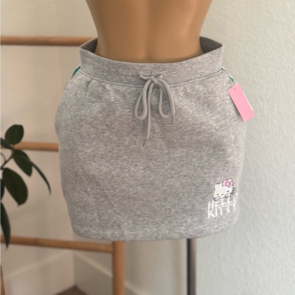 NWT Women's Hello Kitty Colorblock Mini Graphic
Skirt - Heather Gray - Picture 8 of 8